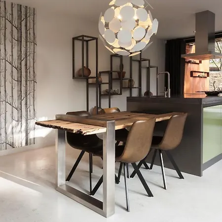 Stalen Boshuis By Droomvilla בית נופש