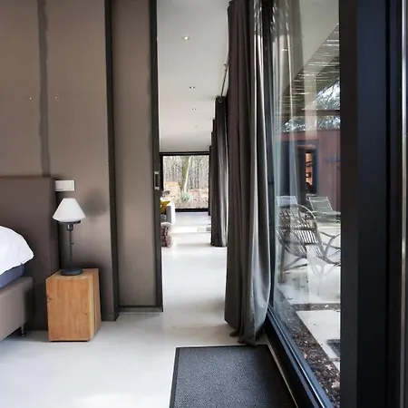 Stalen Boshuis By Droomvilla בית נופש