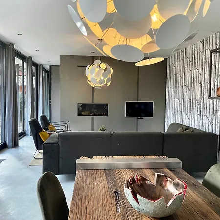 Stalen Boshuis By Droomvilla בית נופש