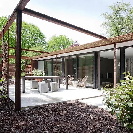 Stalen Boshuis By Droomvilla Дом отдыха